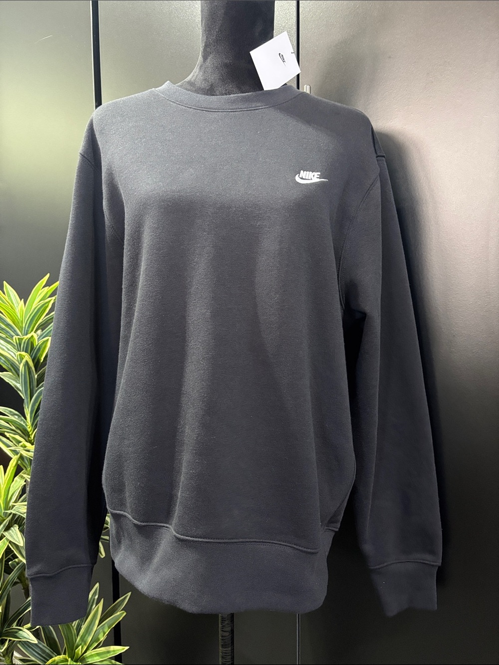 Nike Pullover sweatshirt, fleece lined ,embroidered logo,rib knit cuffs-waist